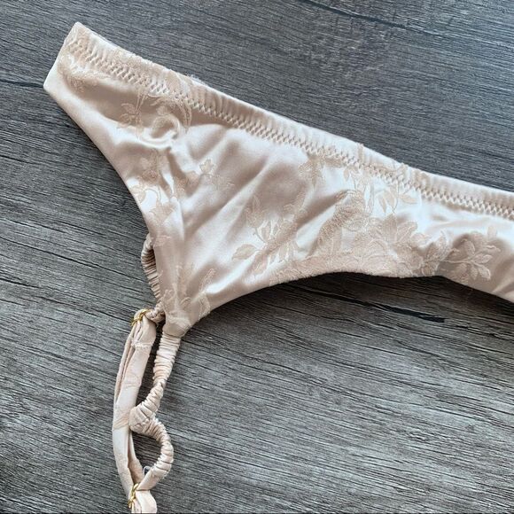 Victoria’s Secret Dream Angels Satin Garter Belt - Picture 2 of 5